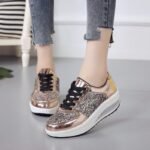 Soft-soled sports shoes for women
