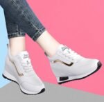 Ultra light sports shoes flat for leisure