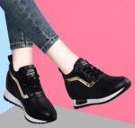 Ultra light sports shoes flat for leisure