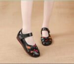 New Style Flat Women's Sandals with Rubber Sole