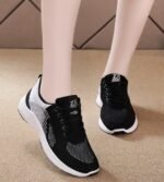 Sports shoe for women - Image 2