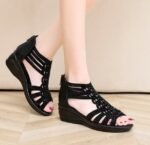 New fashion thick-soled middle-aged sandals - Image 4