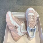 Soft-soled work-friendly sports shoes for women