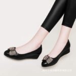 Soft leather wedge heel women's shoes - Image 7