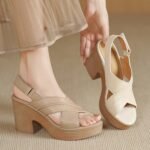 Women's Retro Round Toe Cross Strap Sandals - Image 4