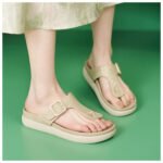 Rhinestone Flip-Flops Comfortable Thick-Soled Beach Slippers - Image 9